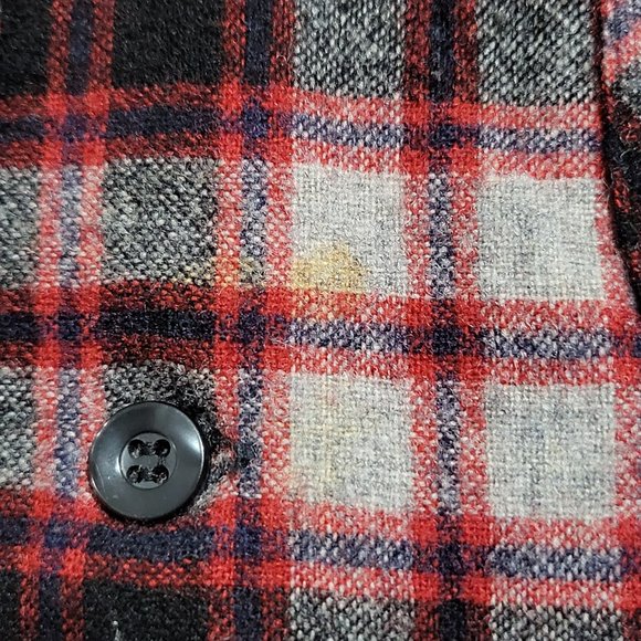 Vintage Men's Pendleton Plaid Button Front Long Sleeves Shirt in Red and‎ Gray - Picture 6 of 10